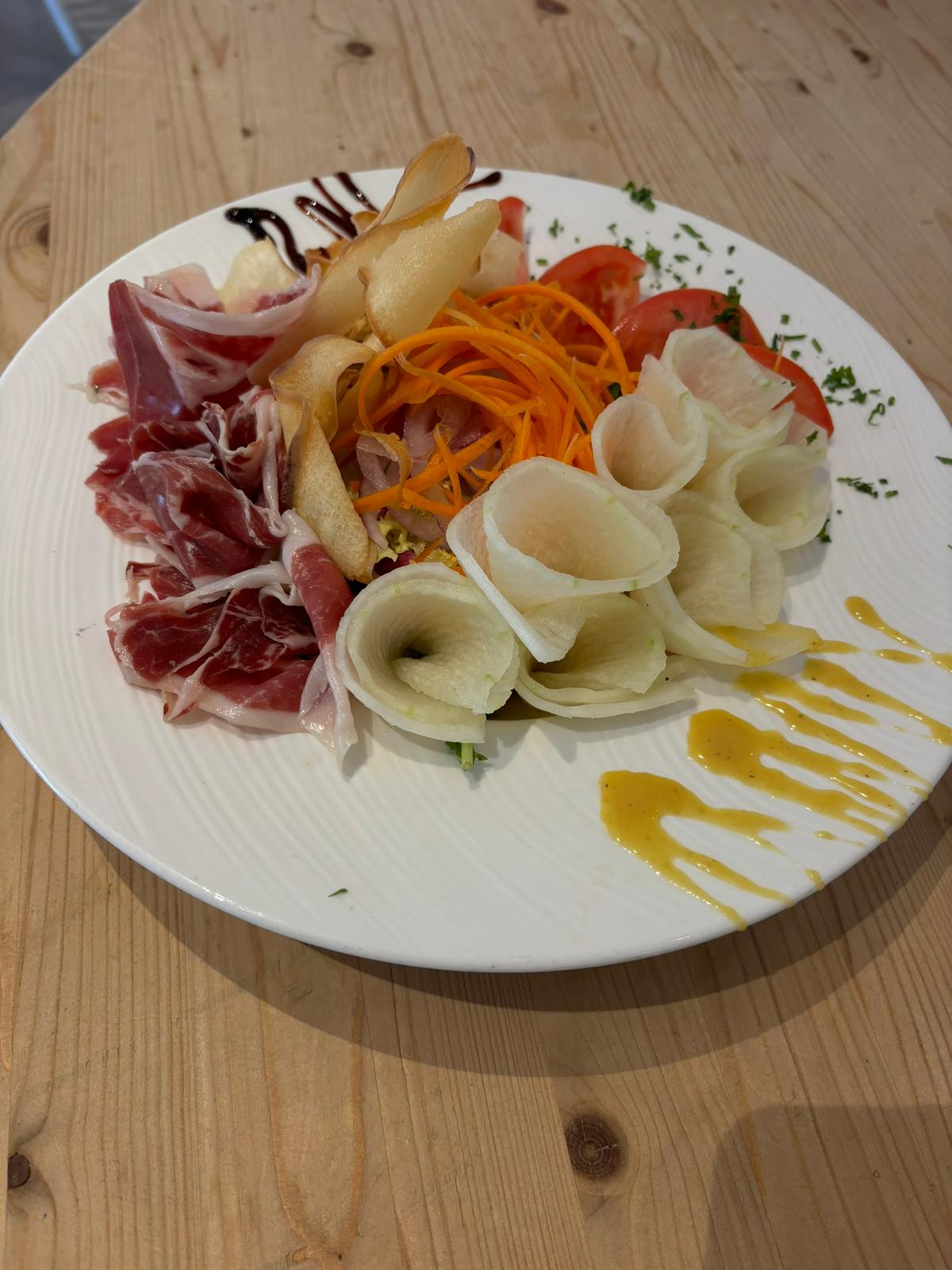 Tabla de jamón ibérico en el comedor de Dos Pins